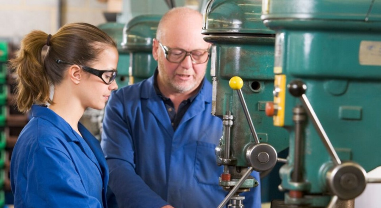 Hacia una mayor integración  entre educación y trabajo en Uruguay:  El potencial de la f...